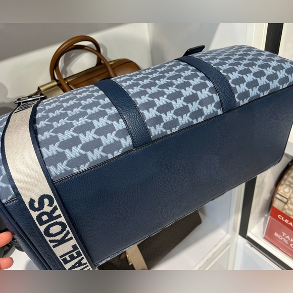 Michael Kors Cooper Duffle Weekender Bag - Navy Multi NWT - Picture 5 of 7